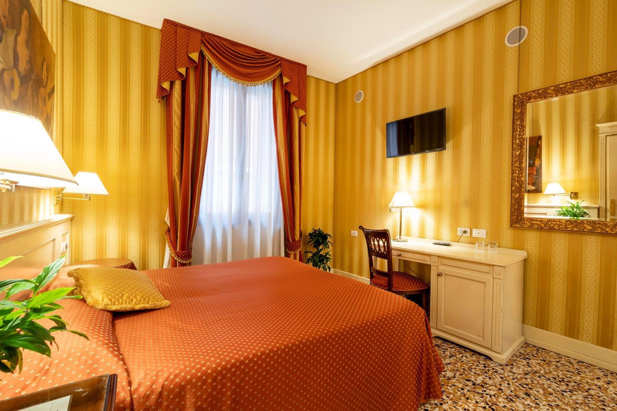 Bella Hotel Venecia